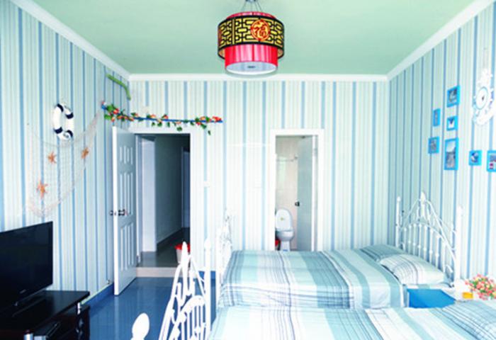 12楼海景海浪一家四人间