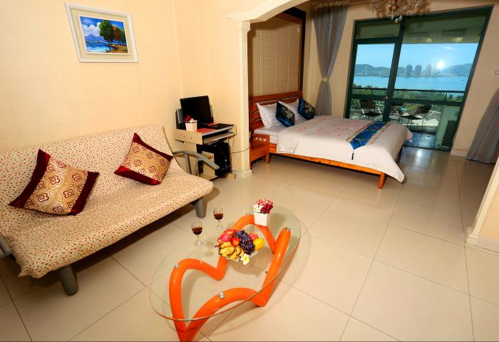 三亚湾路--电脑高级海景大床房