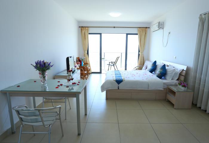 三亚湾路--豪华海景大床房