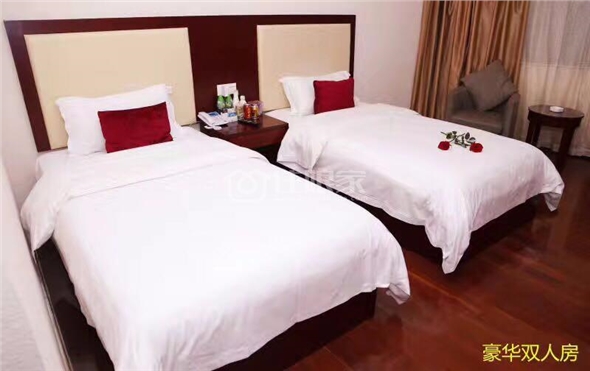 珠海新恒安酒店——豪华双床房