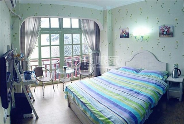 在水一方咖啡旅馆温馨情侣间 304