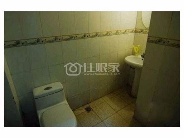 *商业区，高层电梯公寓，双人间