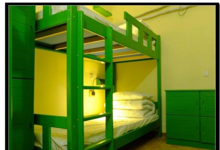 女生公卫八人间