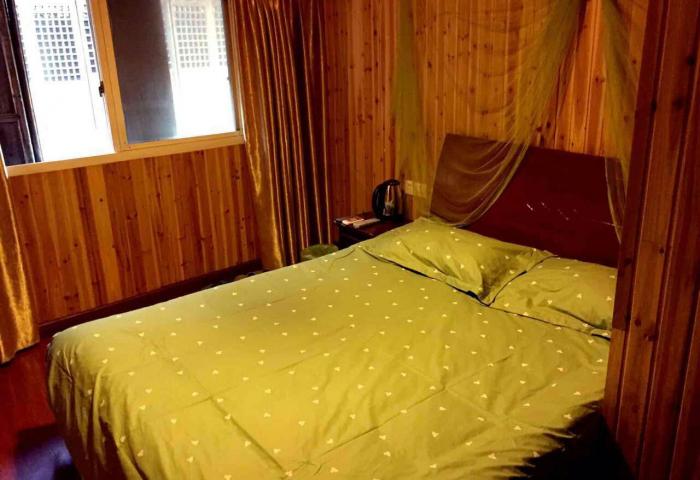 临街观景大床房