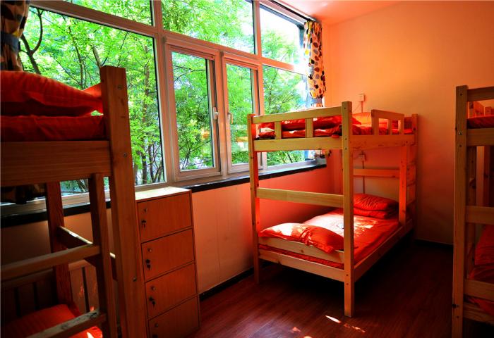 男女混搭八人间