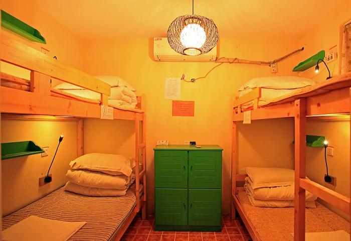 公共卫浴四人间（女生间）