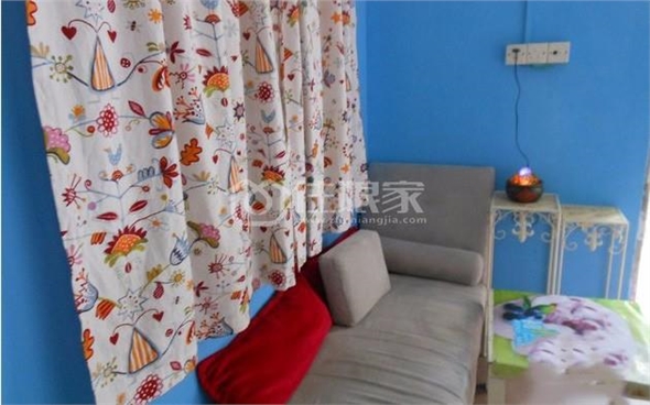 *浪漫耀眼的大学生情侣公寓