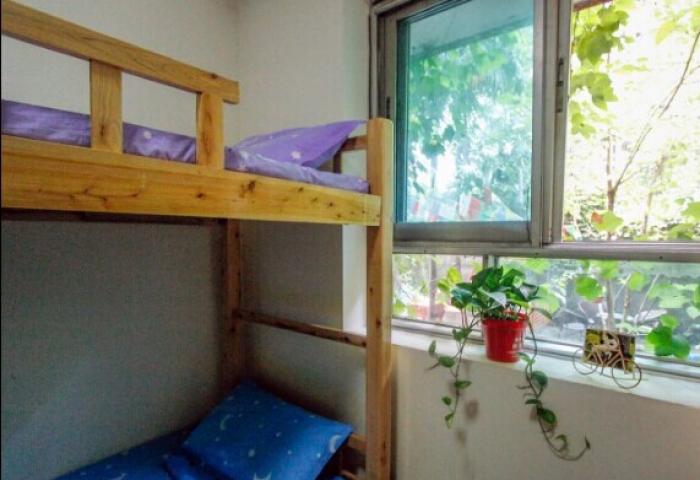 男生四人间床位