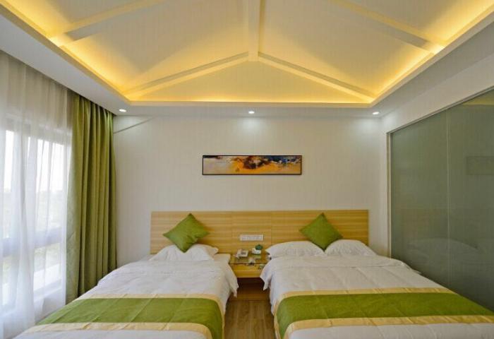 标准双床房（1.2M+1.2M)