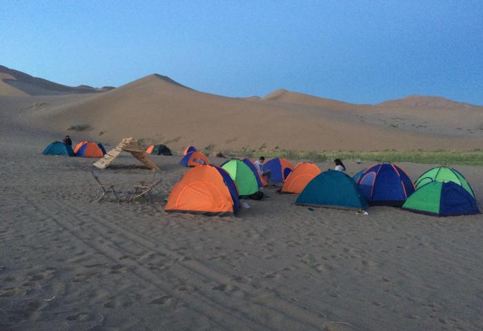 沙漠露营（户外活动）