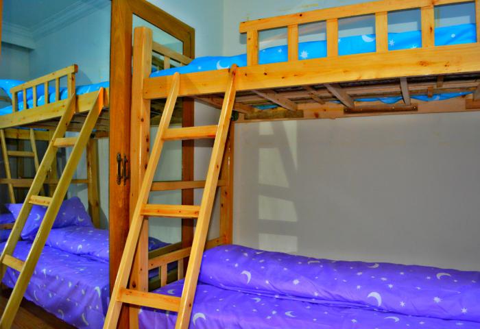 男女混住间床位