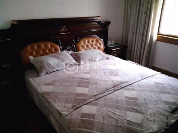 百盛楼上日租房带电脑空调单间70一天