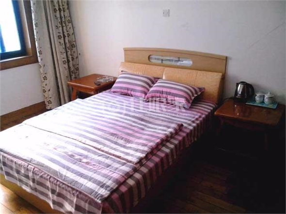 市中心百盛楼上日租房带电脑空调70一