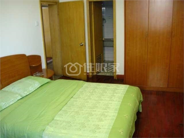 百盛楼上日租房100一天带电脑空调洗