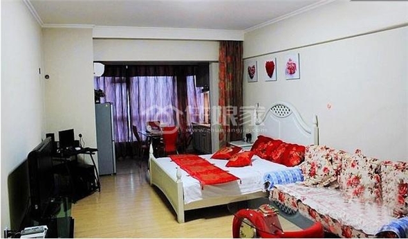 *浪漫品质日租公寓免费电脑光纤接入