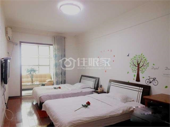 钟楼旁地铁口紧临回民街位置绝佳双床大