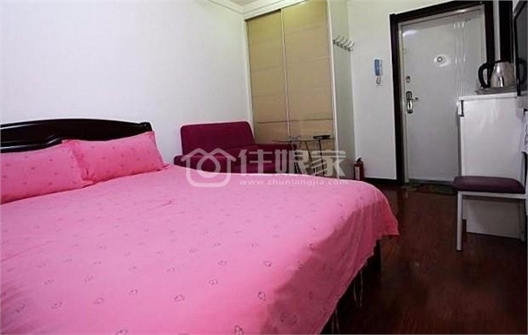 *7天公寓温馨电脑房